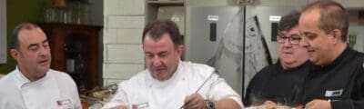 Martín Berasategui wirbt für die Fische und Meeresfrüchte der Provinz und hebt sie hervor